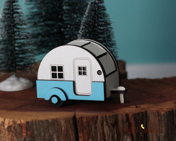 Tiny Pastel retro camper that opens and closes for itty bitty gnome or fairy - ThePebblePathway