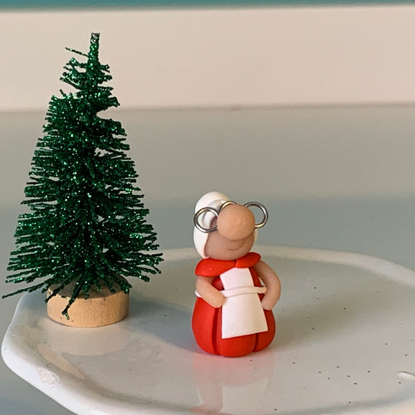 Itty bitty misses  santa gnome - a teeny weeny Mrs Santa Claus to celebrate christmas - ThePebblePathway
